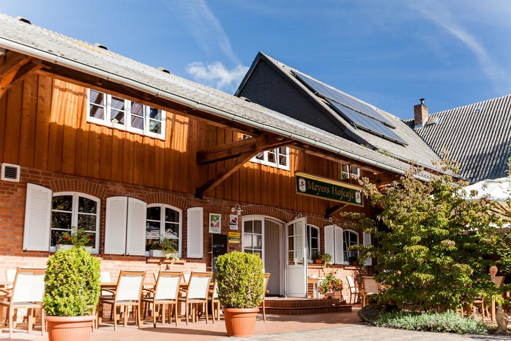 Meyers Hofcafe Hotell Isenbüttel Exteriör bild